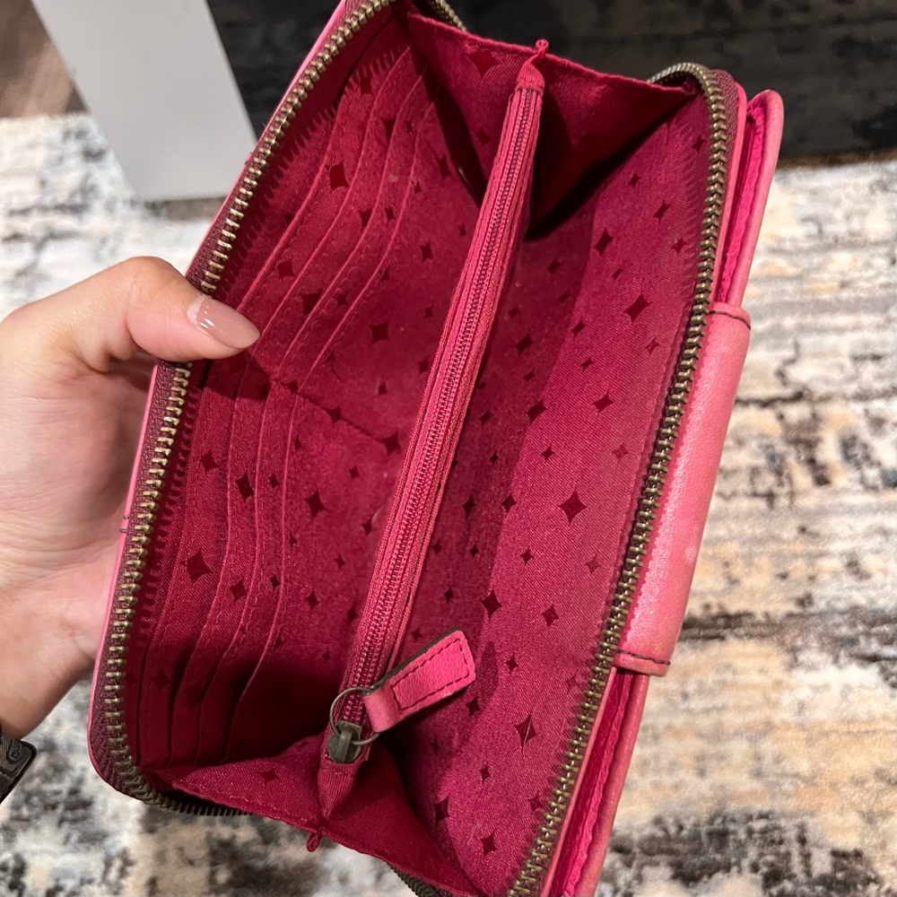 Fossil Pink Explorer Women's Wallet - Picture 10 of 10